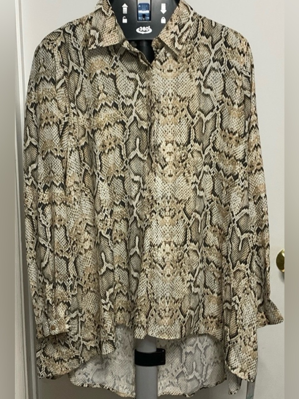 NWT Insight New York Sand Snake Print High Low Button Down Blouse L